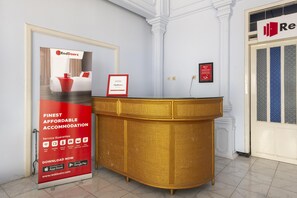 Reception - RedDoorz Syariah @ Bondowoso City Center (Bondowoso)