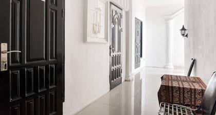 RedDoorz near Manhattan Times Square Medan 2