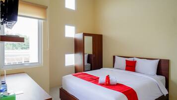Double Room (Reddoorz) | Bed sheets
