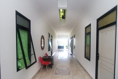 RedDoorz Syariah near Stasiun Madiun
