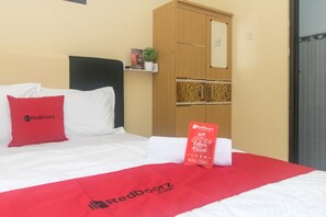 Chambre double (Reddoorz) | Literie fournie