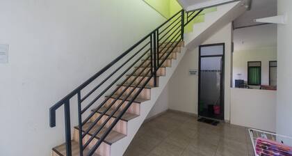 RedDoorz Syariah near Stasiun Madiun