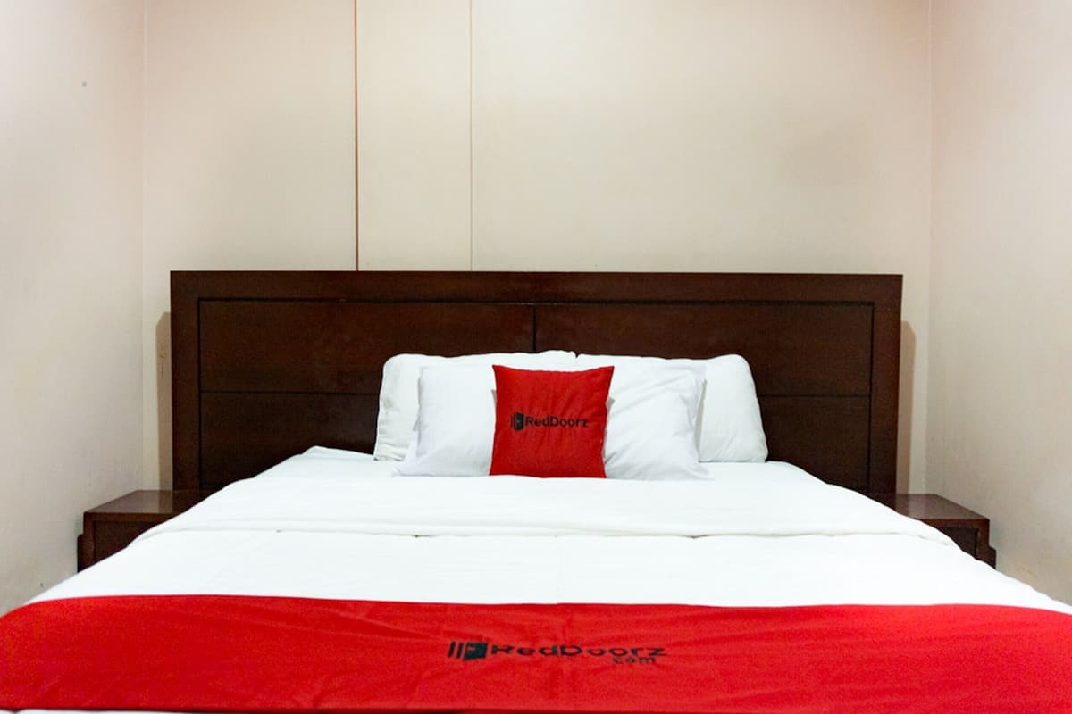 Double Room (Reddoorz) | Bed sheets