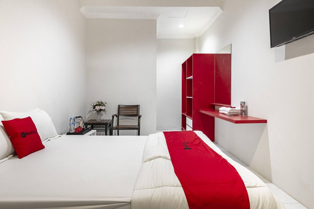 Double Room (Reddoorz) | Bed sheets