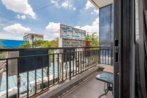 Double Room (Reddoorz) | Balcony - RedDoorz near Tanjung Duren 2 (Jakarta)