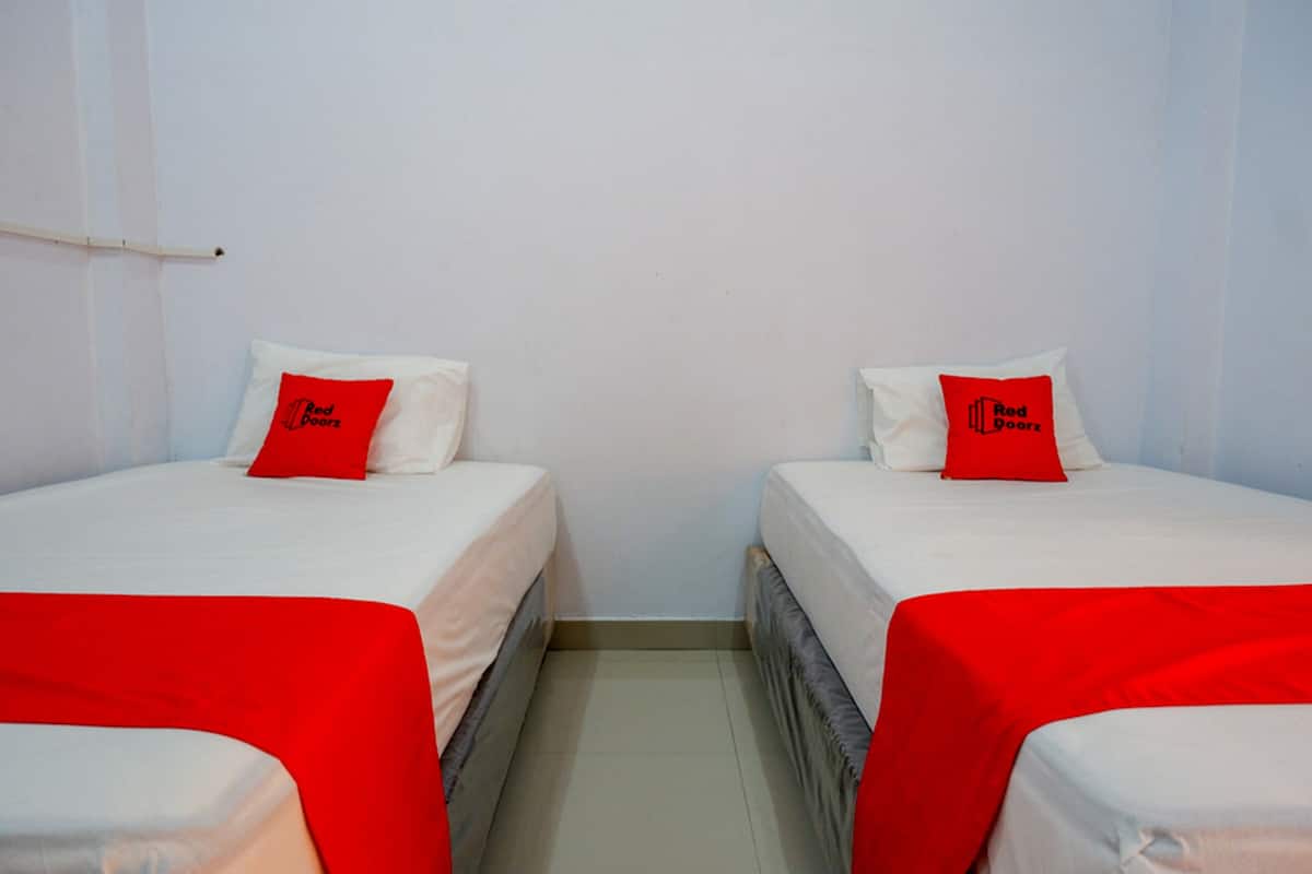 Twin Room (Reddoorz)