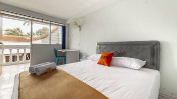 Standard Room, Shared Bathroom | Bed sheets