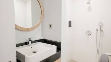 Superior Double Room | Bathroom
