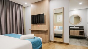 Standard Suite | Bed sheets - Sans Hotel Puri Indah Jakarta (Jakarta)