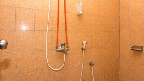 Shower, free toiletries, towels