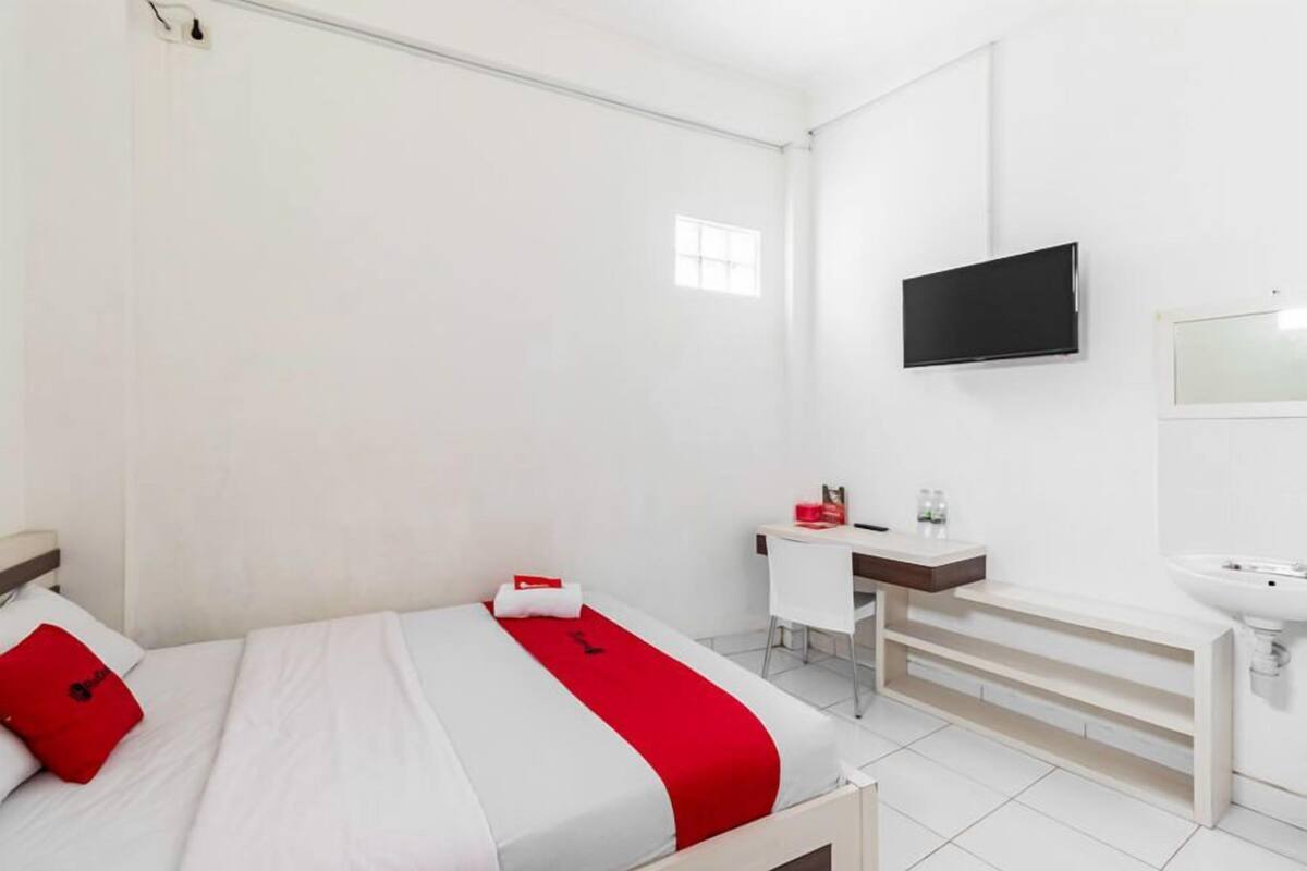 WiFi (free), bed sheets