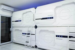 共用宿舍, 男女混合宿舍 (Reddoorz)