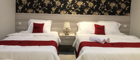 Family Room (Reddoorz) | Bed sheets