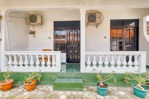 Front of property - RedDoorz near Wisata Pantai Parangtritis (Parangtritis)