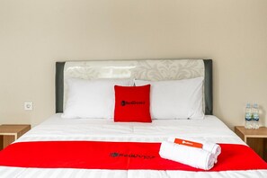 Double Room (Reddoorz) - RedDoorz near Lippo Mall Puri (Jakarta)
