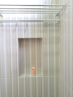 Single Room, Shared Bathroom | Bathroom | Shower, free toiletries, towels
