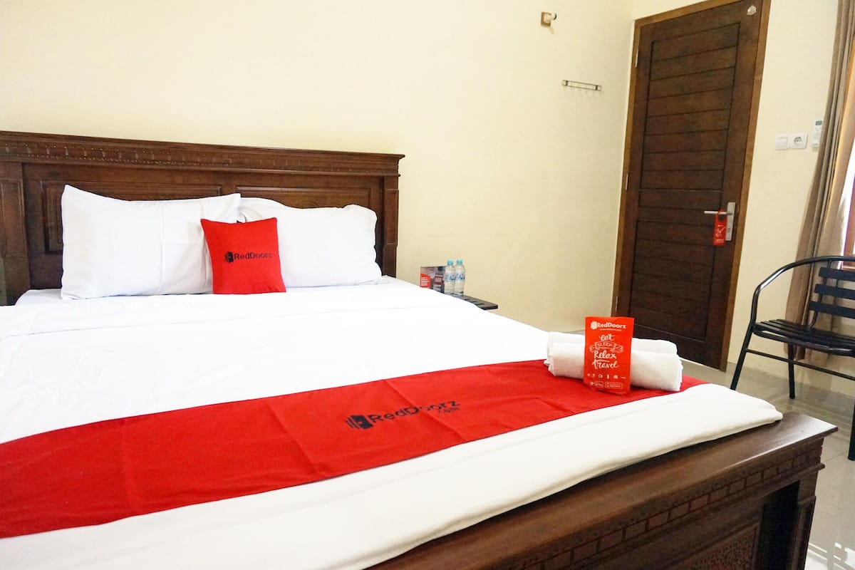 Double Room (Reddoorz) | Free WiFi