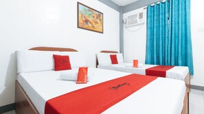 Escritorio y ropa de cama