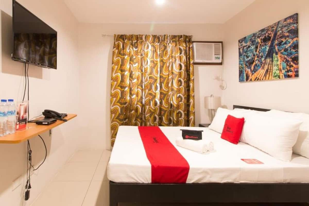 Desk, WiFi (free), bed sheets