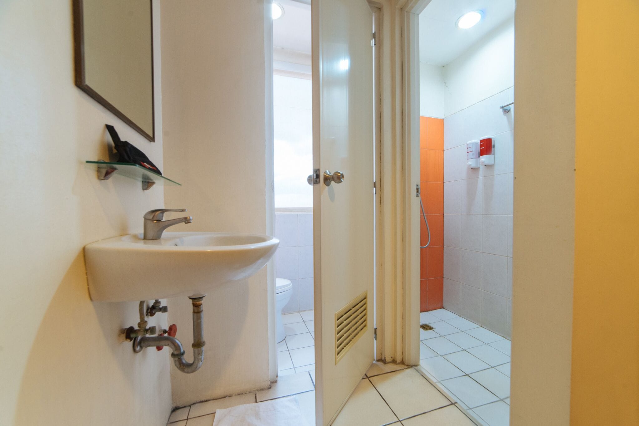 Foto - RedDoorz Plus @ E Rodriguez Corner Banawe