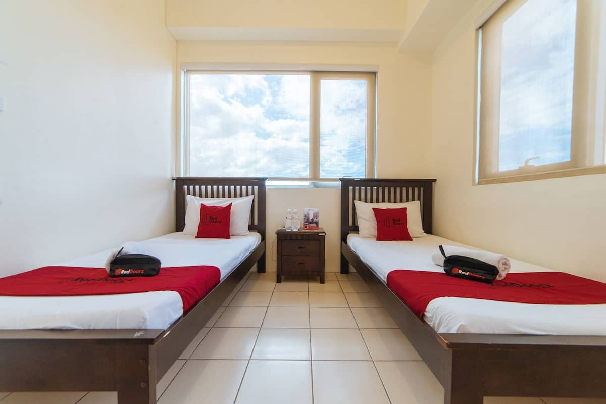 Double Room (Reddoorz) | Desk, free WiFi, bed sheets