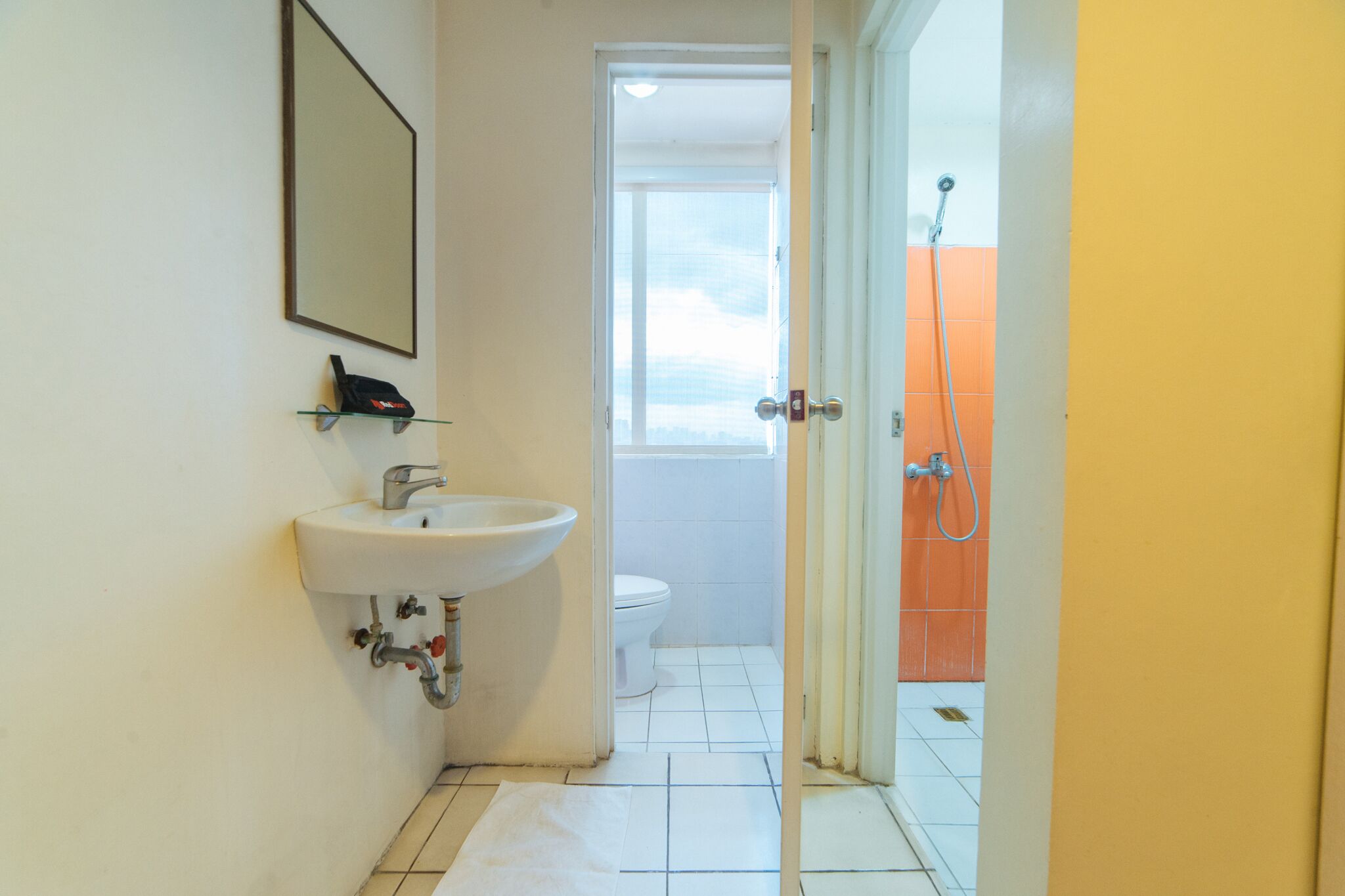 Foto - RedDoorz Plus @ E Rodriguez Corner Banawe