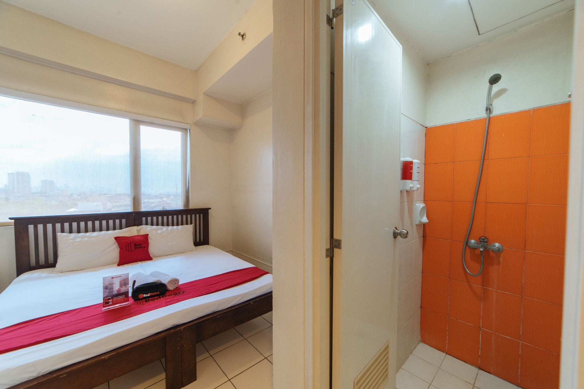 Foto - RedDoorz Plus @ E Rodriguez Corner Banawe