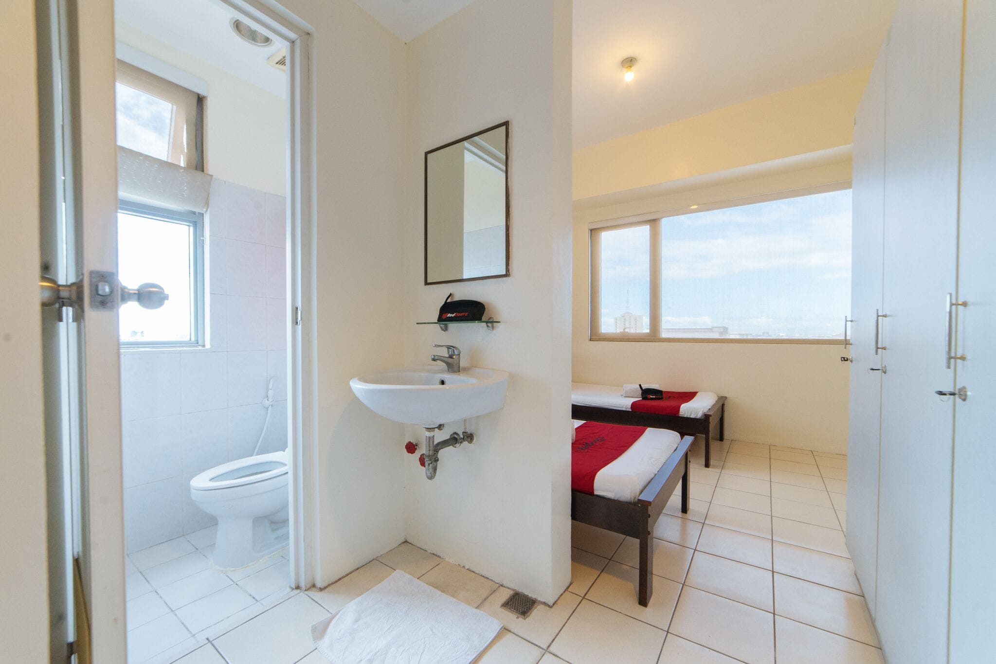 Foto - RedDoorz Plus @ E Rodriguez Corner Banawe