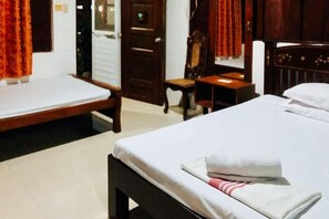 Room - RedDoorz Hostel @ Deomar Hometel & Farm Cafe Vigan Ilocos (San Vicente)