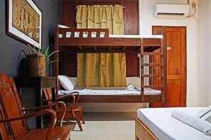 Room - RedDoorz Hostel @ Deomar Hometel & Farm Cafe Vigan Ilocos (San Vicente)