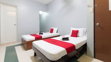 Twin Room | Desk