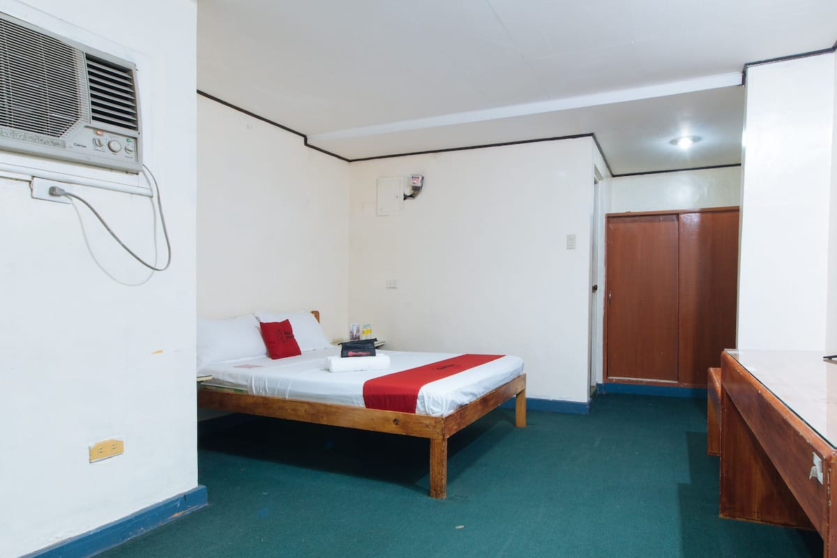 Doppelzimmer (Reddoorz) | Schreibtisch, kostenloses WLAN