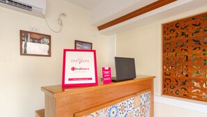 Reception - RedDoorz Plus near Johnson and Johnson Paranaque (Parañaque)