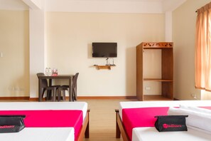 Chambre Quadruple | Bureau, Wi-Fi gratuit