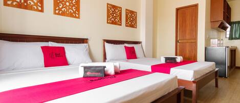 Quadruple Room | Desk, free WiFi