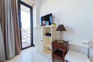 Kamar Deluks | Meja kerja dan Wi-Fi gratis