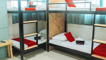 Quarto família | Escrivaninha, Wi-Fi de cortesia, roupa de cama