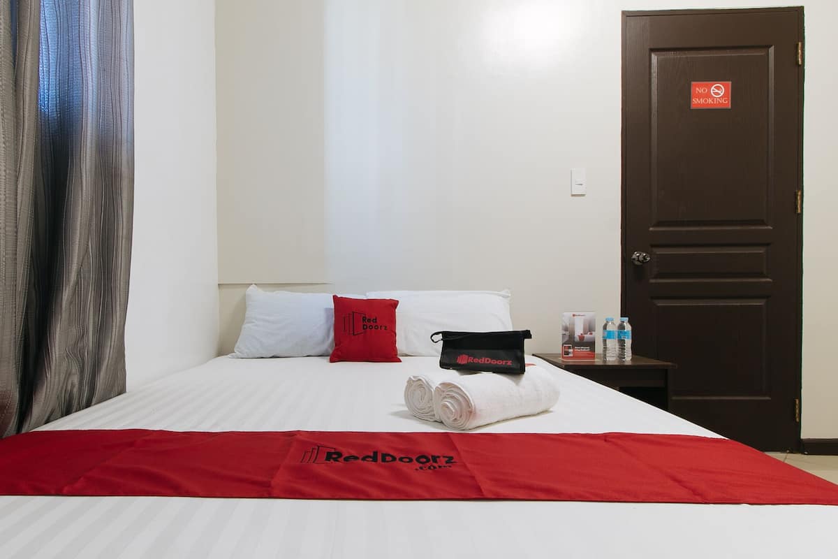 Desk, bed sheets