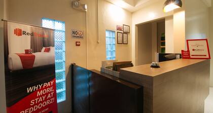 RedDoorz @ Golite Old Albay - Hostel