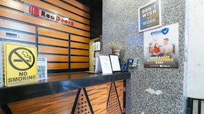 Reception - RedDoorz near Quiapo Church Manila (Manila)