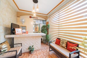 Reception - RedDoorz @ Q Abeto Street Mandurriao (Iloilo)
