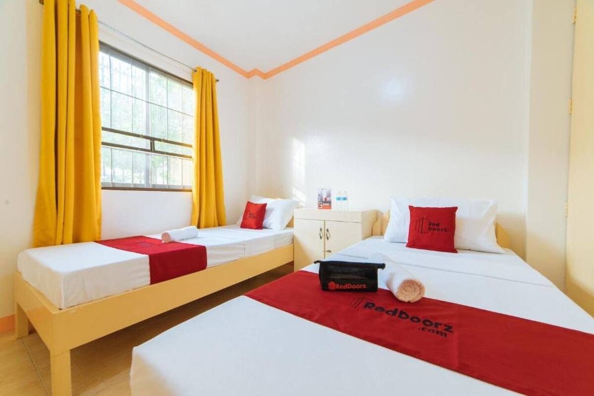 Escritorio, wifi, ropa de cama