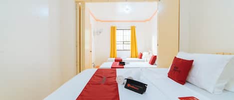 Studio (Reddoorz) | Desk, WiFi, bed sheets