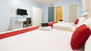 Kamar Twin | Meja kerja dan seprai linen