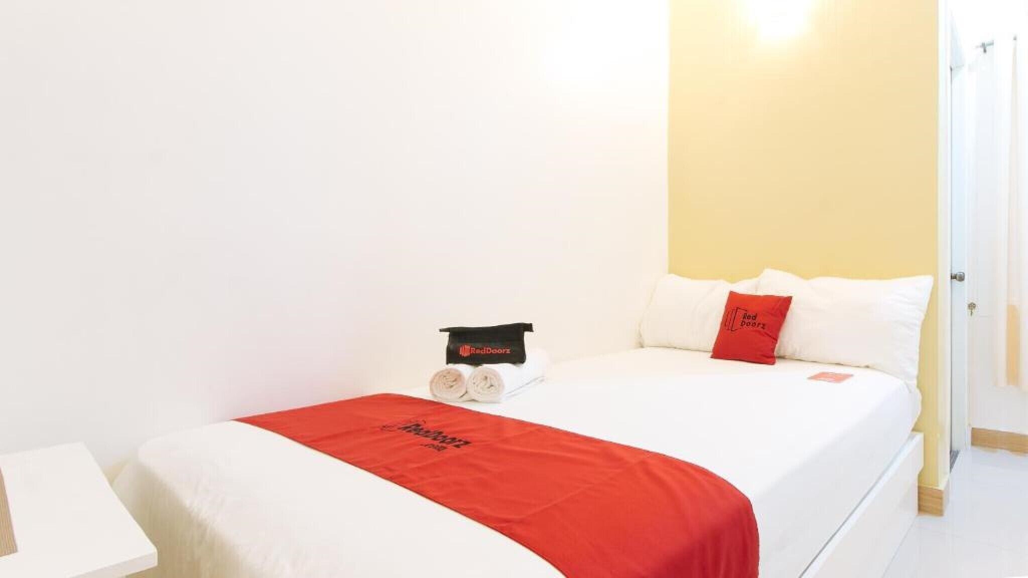 Desk, bed sheets
