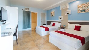 Kamar Twin | Meja kerja dan seprai linen