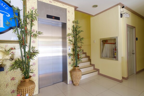 Property entrance - RedDoorz Plus @ Manalo Extension Palawan (Puerto Princesa)