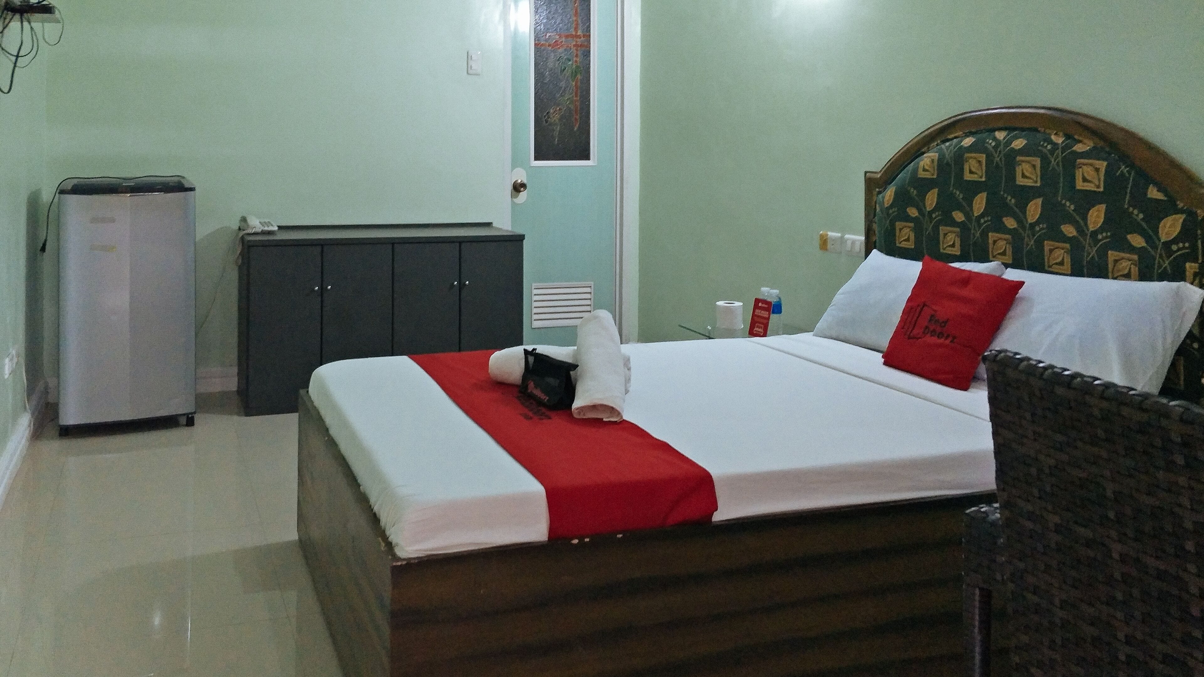 double room (reddoorz) | 1 bedroom, desk, free wifi, bed sheets