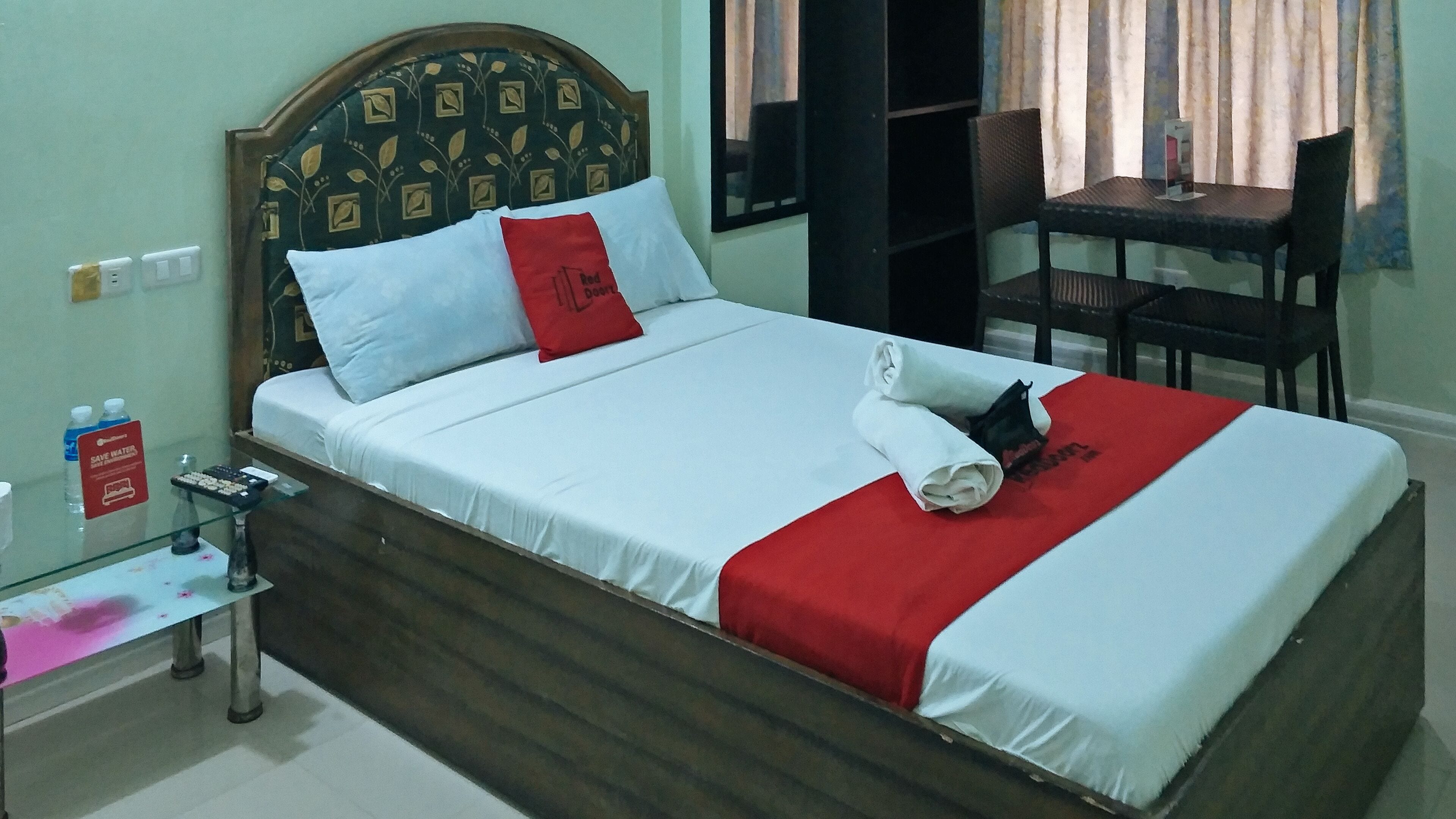 double room (reddoorz) | 1 bedroom, desk, free wifi, bed sheets