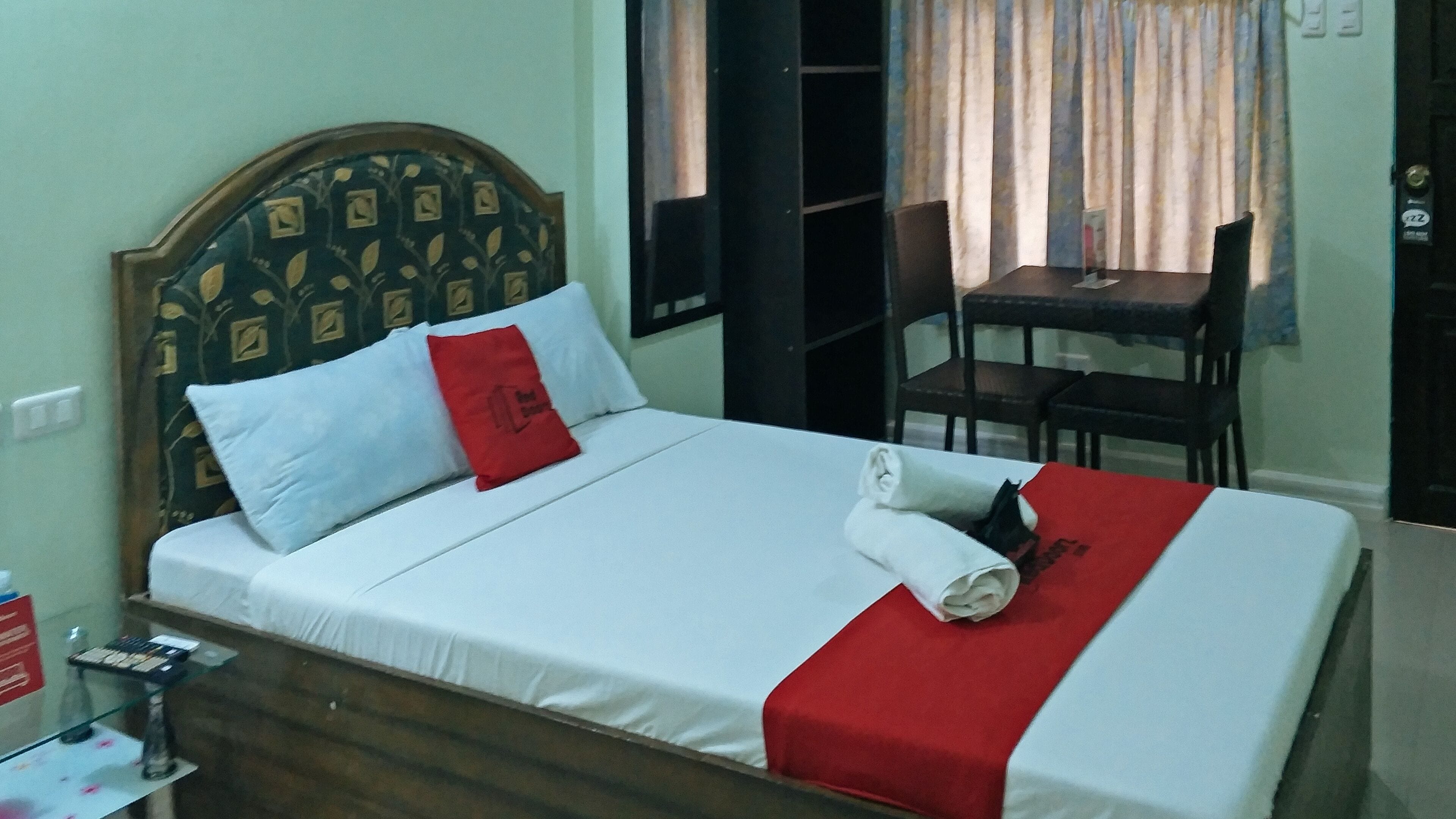 double room (reddoorz) | 1 bedroom, desk, free wifi, bed sheets